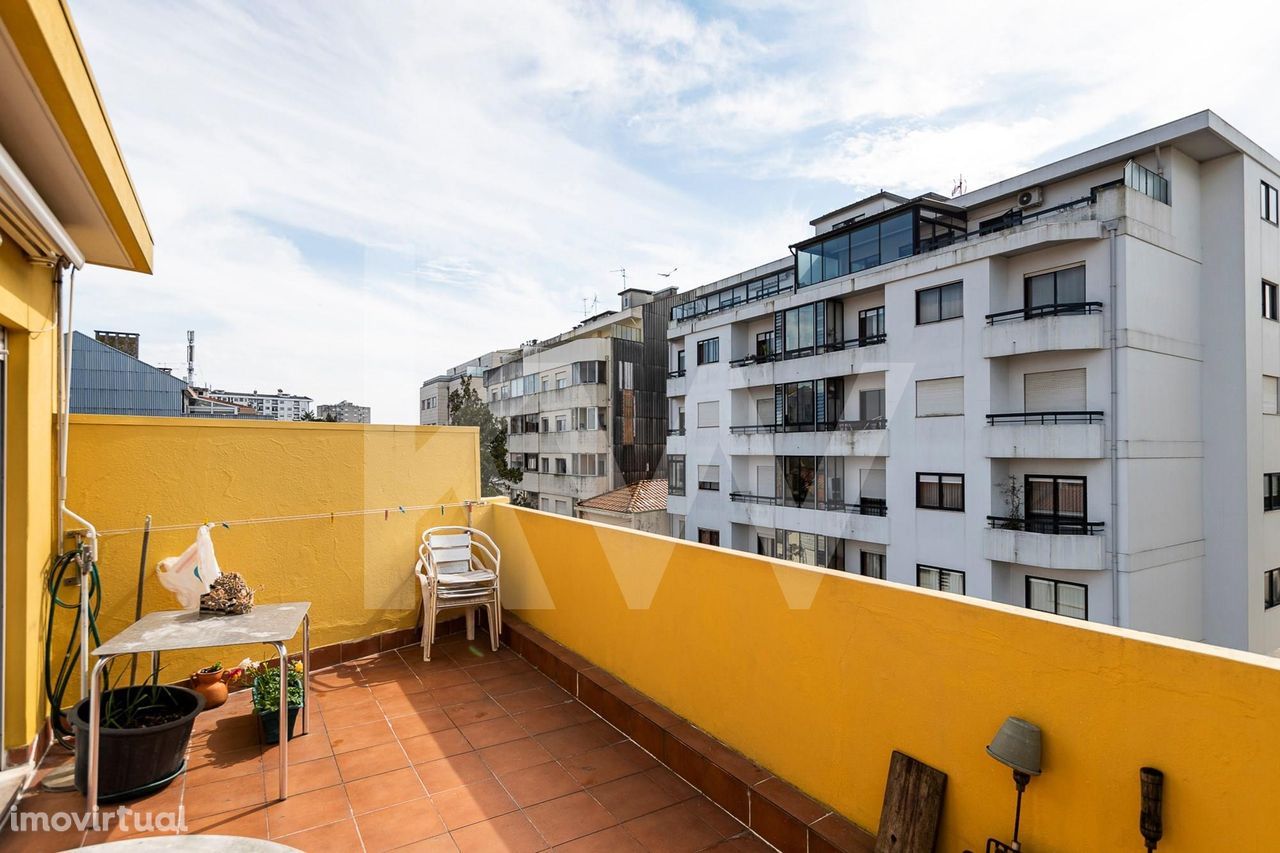 Apartamento T4 Duplex com Terraço - Senhora do Porto, Porto