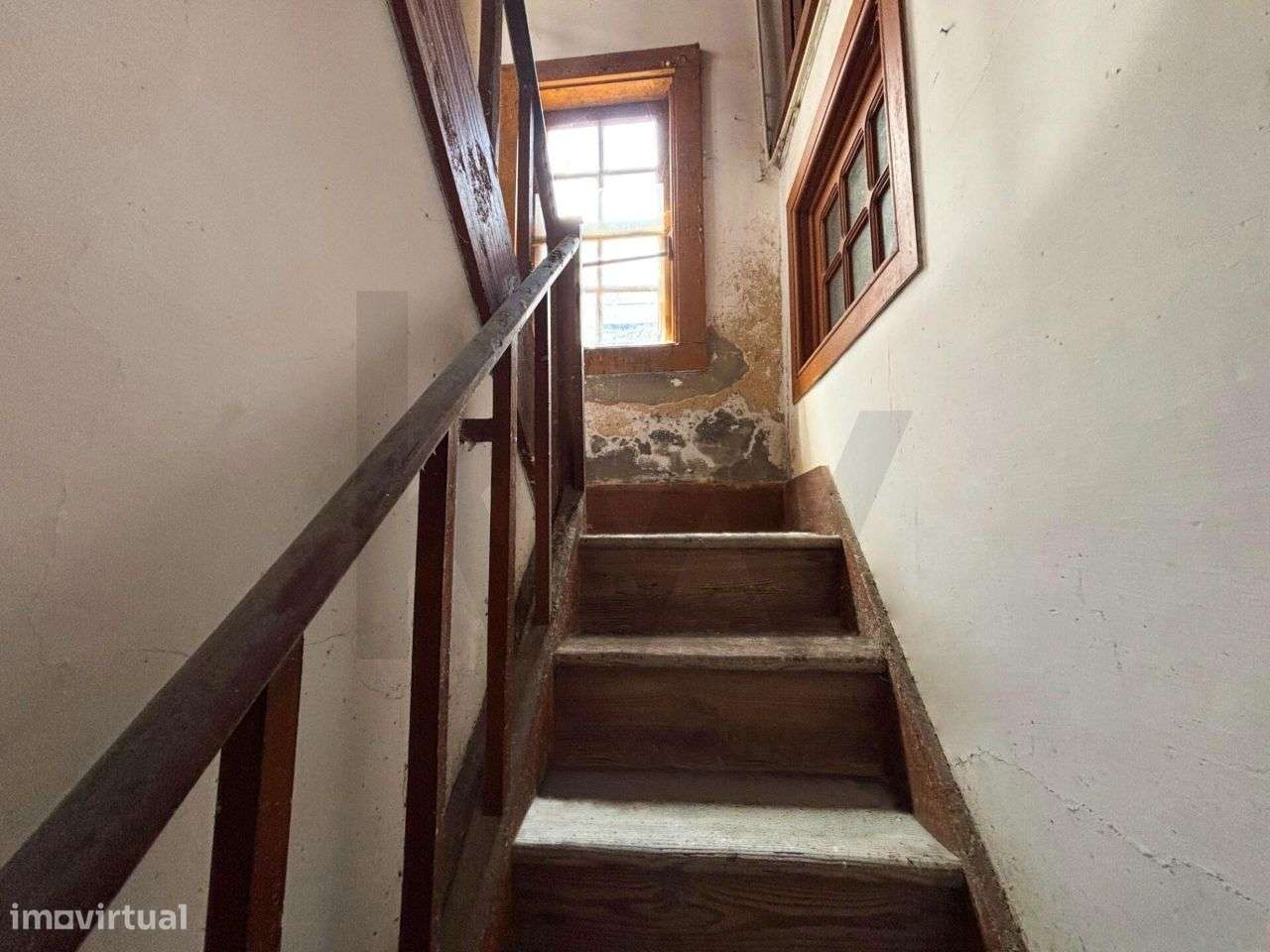 Moradia T2 Térrea com Sótão Beira Mar (para recuperar)-12