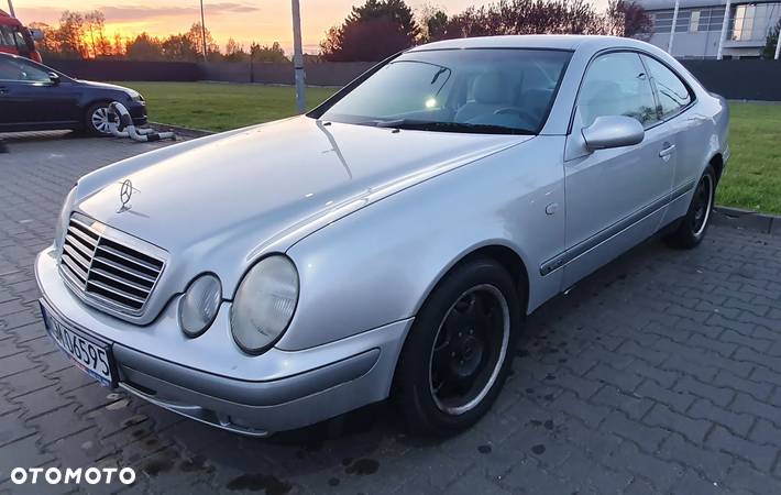 Mercedes-Benz CLK - 16