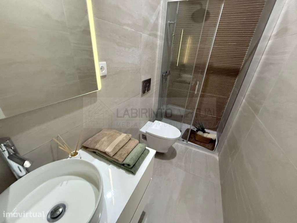 Vende-se T3 remodelado e mobilado, em Penha de França - Lisboa-11
