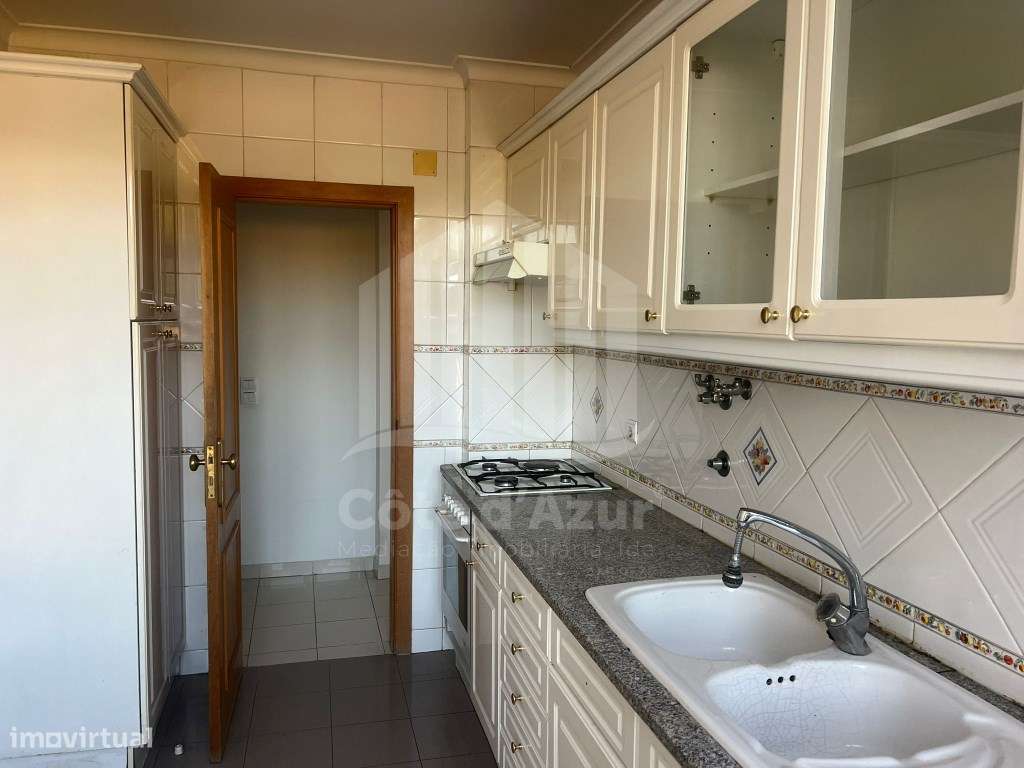 Apartamento T3 Parque da Paz Almada Arrecadação e Varandas - Grande imagem: 5/20