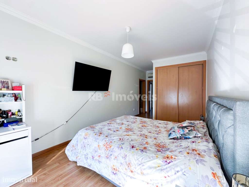 Apartamento T3 c/ Garagem, Sótão e 2 Varandas - Santarém-44