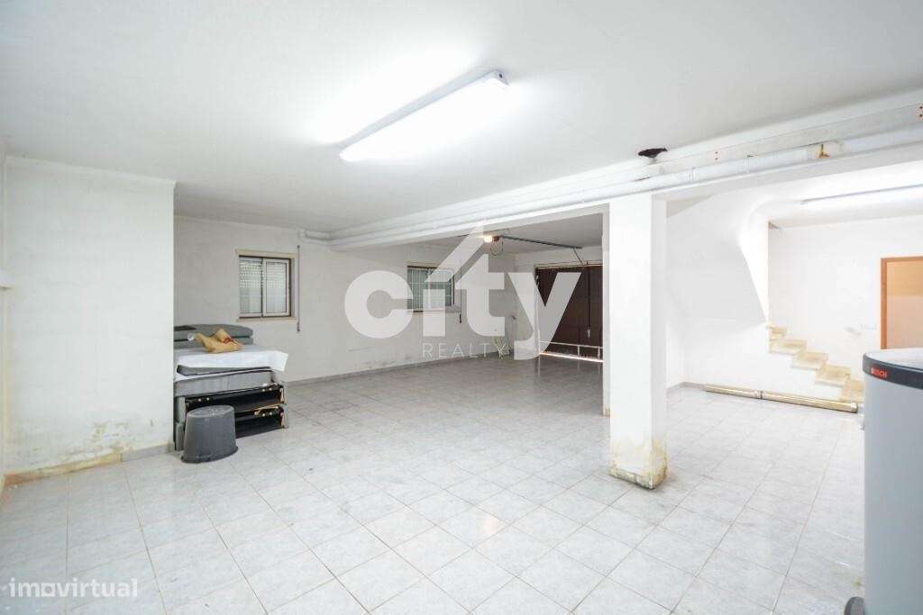 MORADIA T4  COM GARAGEM, LOTE -700 m2, ÁREA DE CONSTRUÇÃO 363 m2-20