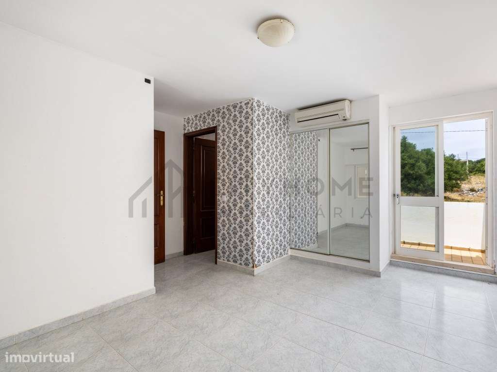 Moradia Duplex tipo T2 com Jardim e Piscina em Condomínio Privado-15