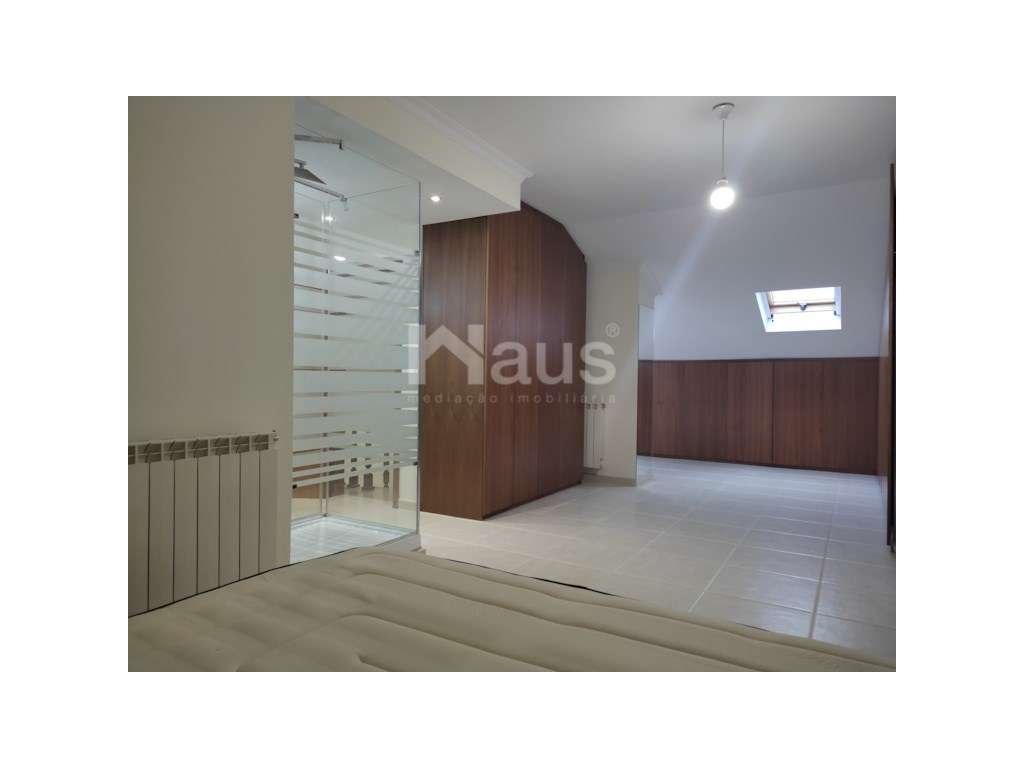 Duplex T2+1 com varandas e parqueamento-16