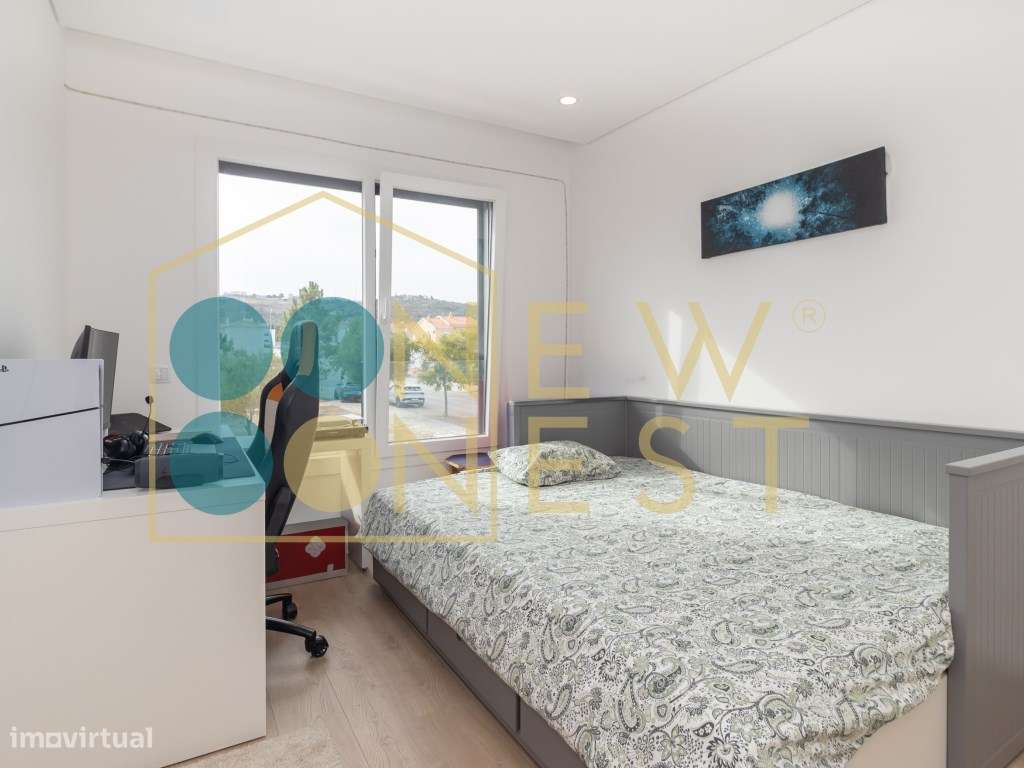 Moradia T3+1 em Banda como Nova com pátio e Vista Castelo de Palmel...-37
