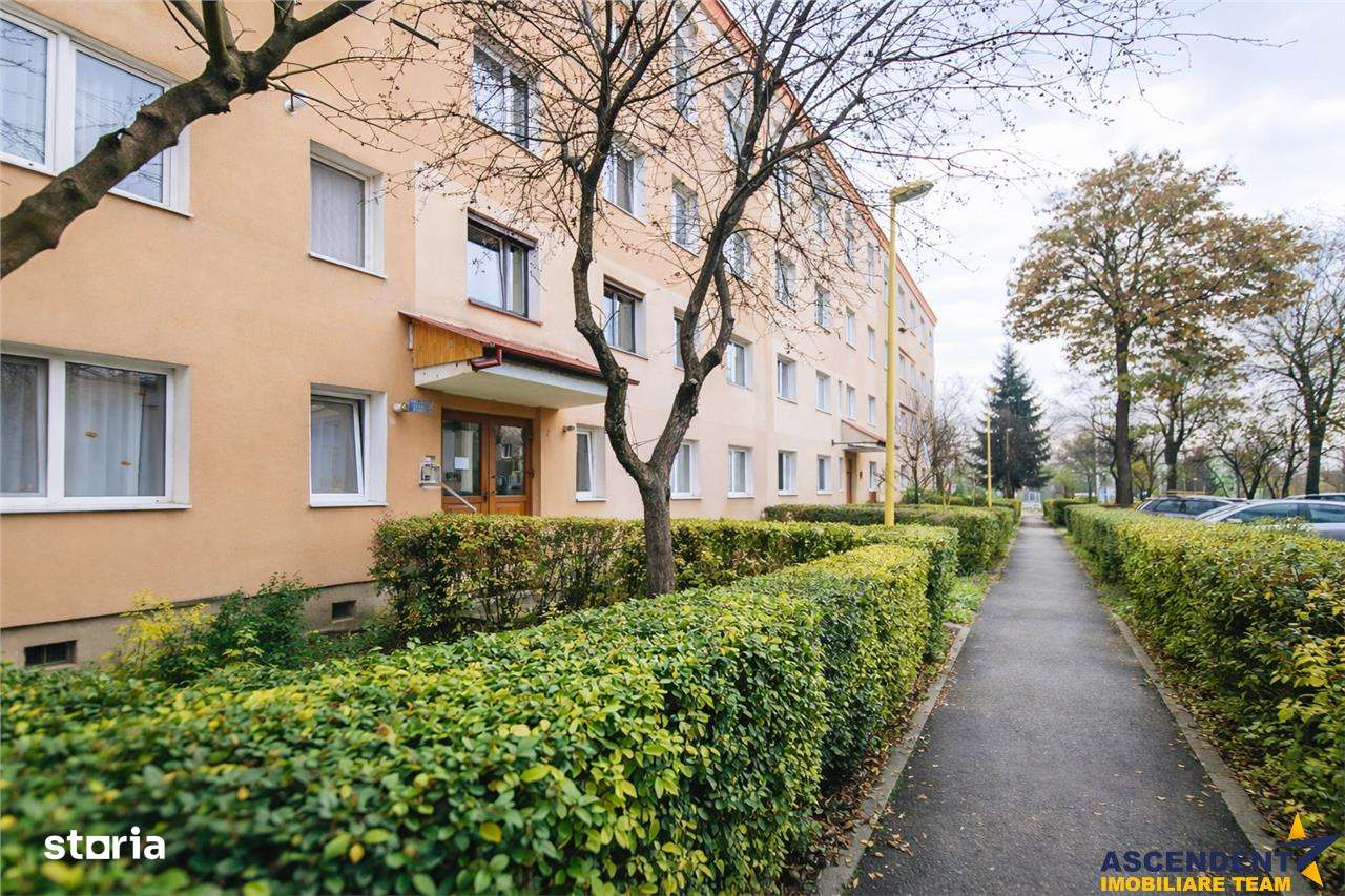 Cartierul Florilor, imobil renovabil, etaj intermediar, zona linistita - Imagine principală: 2/3