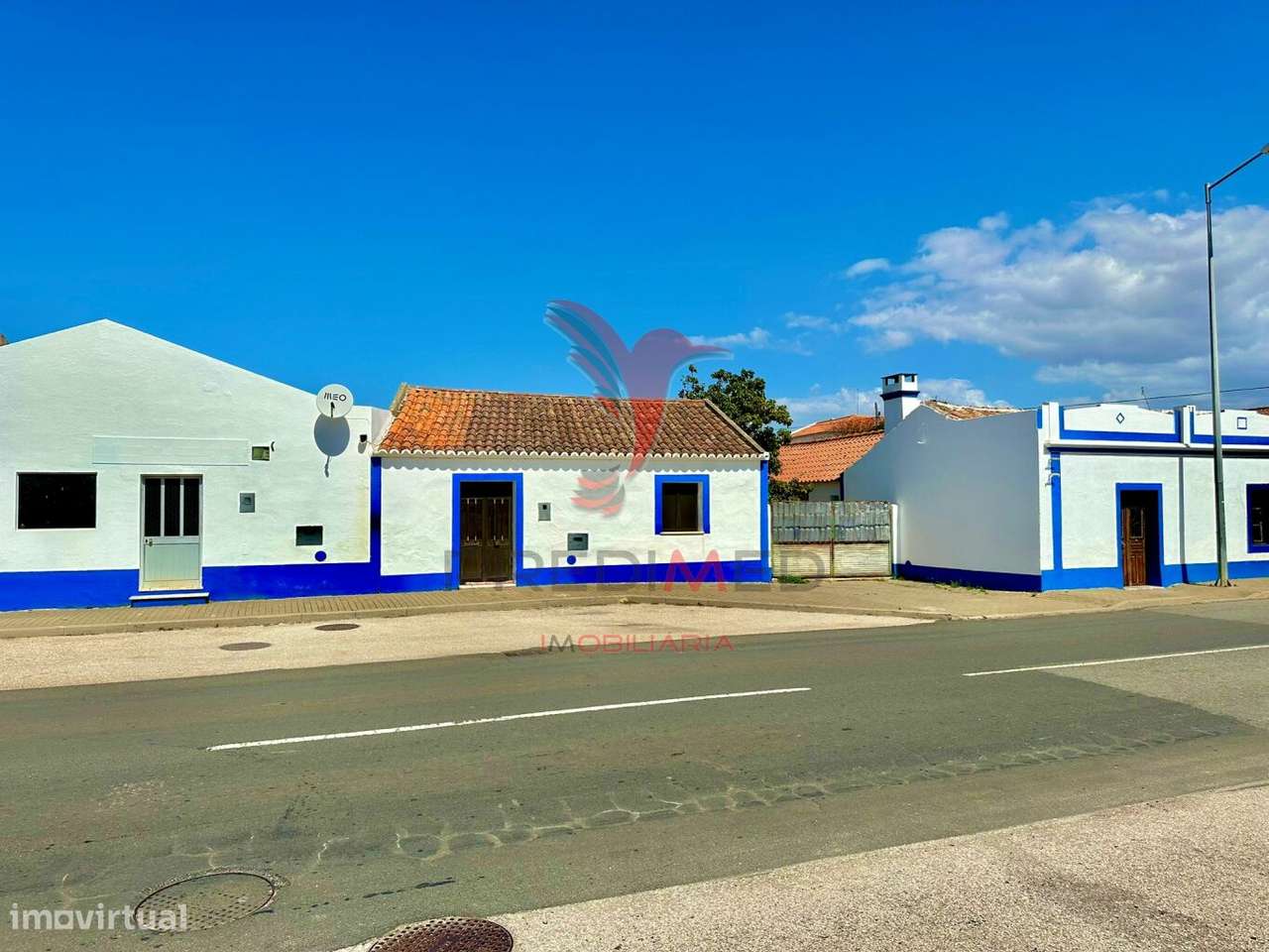 Moradia com comércio para recuperar - Grande imagem: 4/27