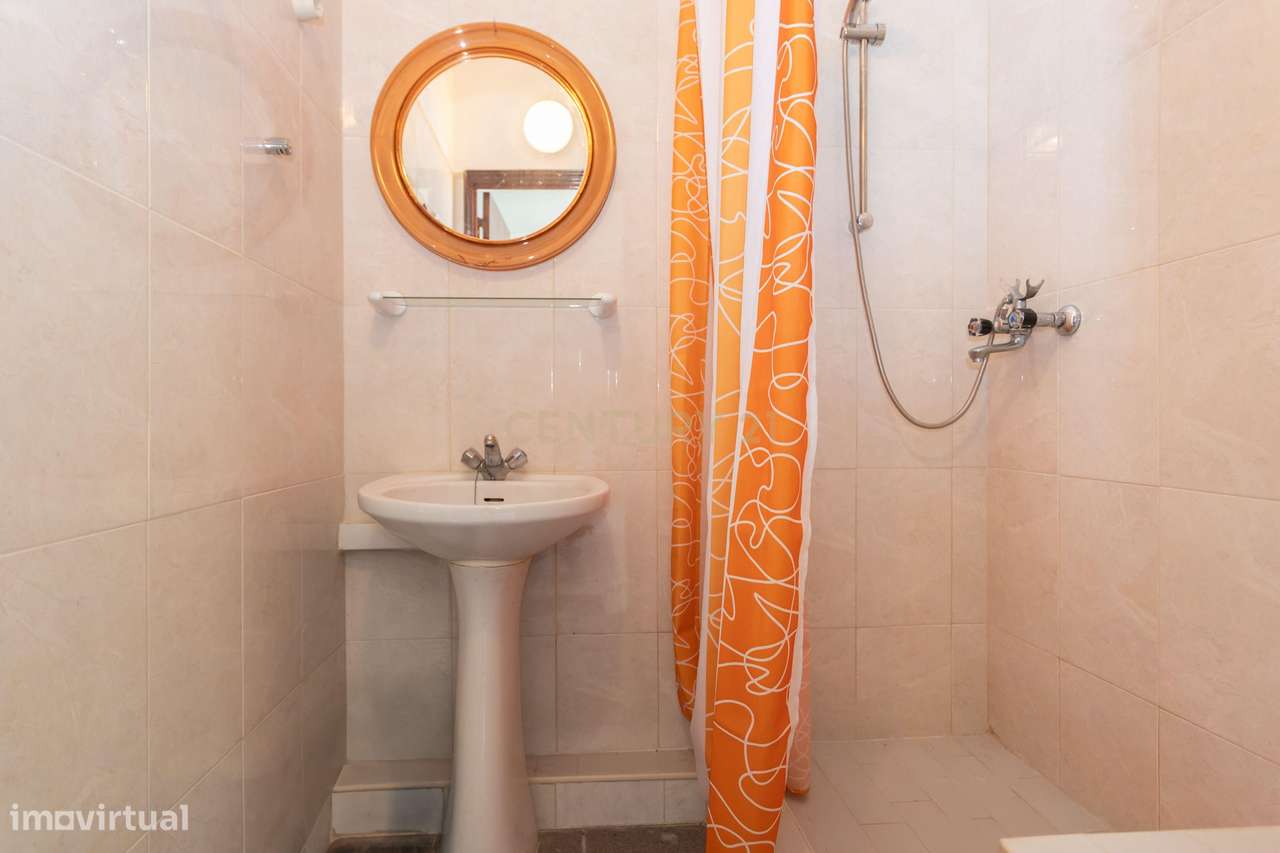 Moradia T2 com Terreno 7600m2 em Tomar-33