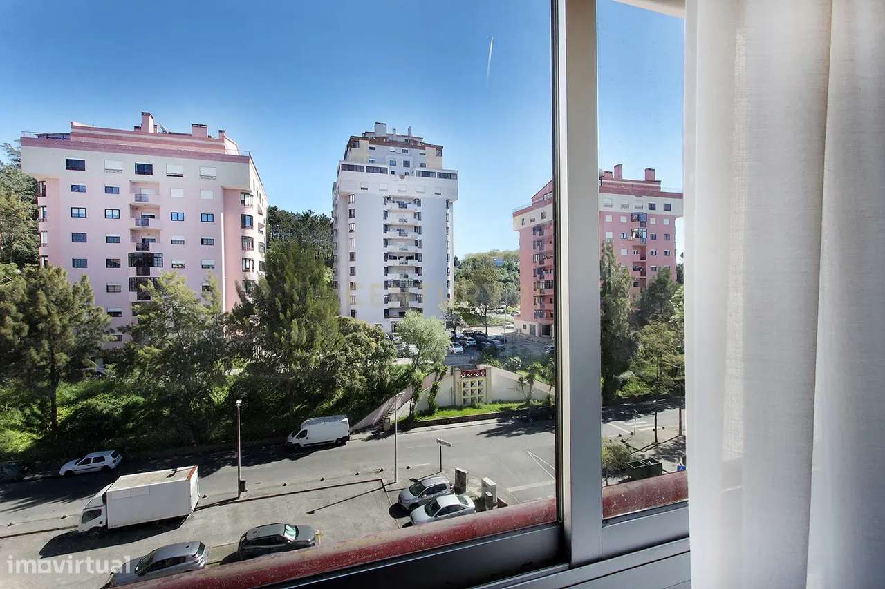 Apartamento T2 na Tapada das Mercês-6