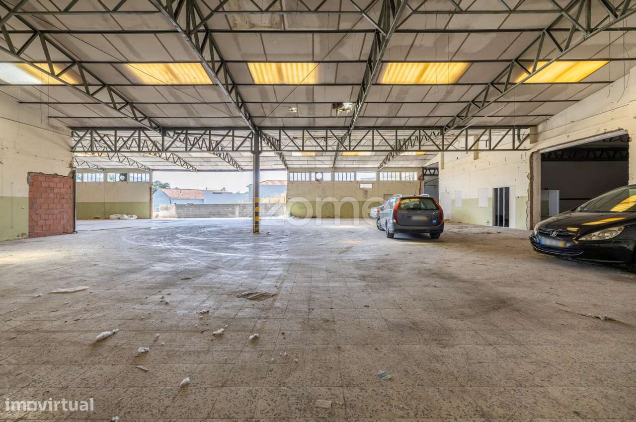 Pavilhão/Armazém Industrial, à entrada de Alcobaça c/ 1960m2-6