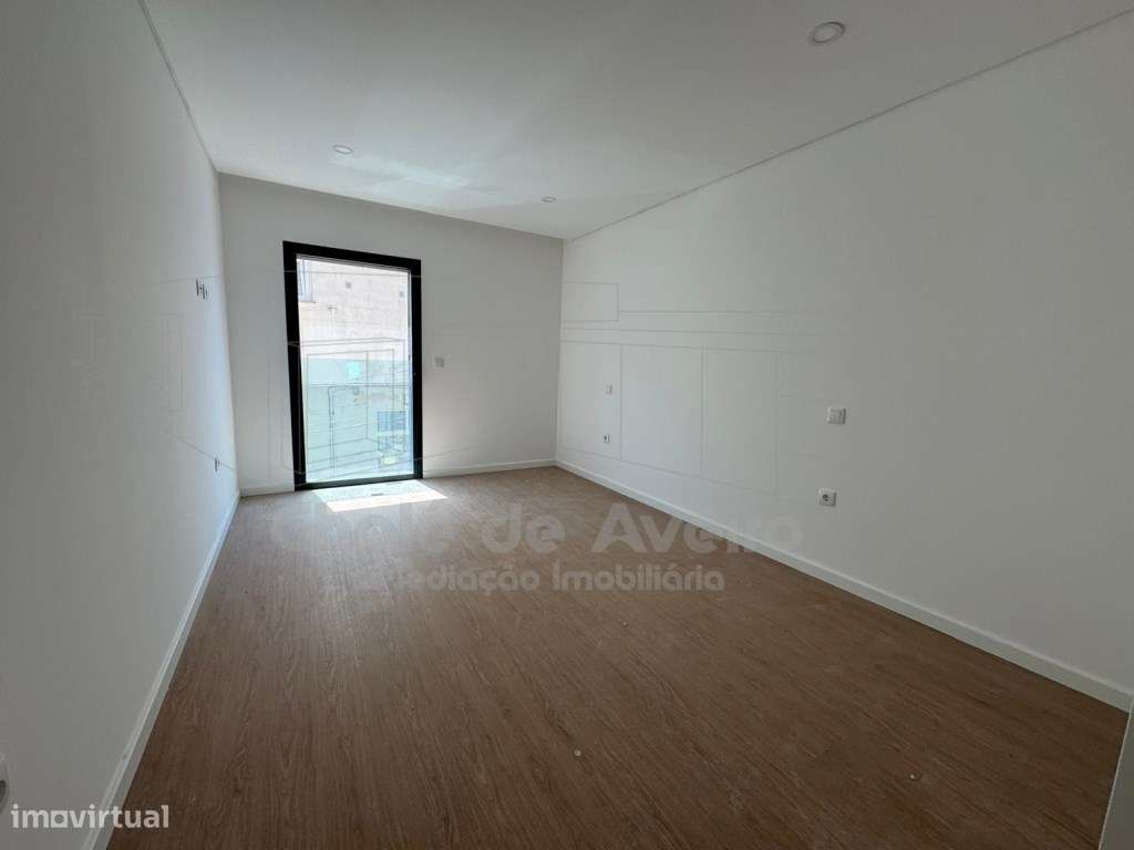 Apartamento T3 com 2 Lugares de Estacionamento em Esgueira | Aveiro-8
