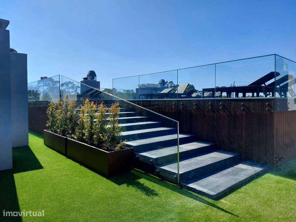 Apartamento T4 com 2 frentes, novo, com churrasqueira; piscina e pl...-11