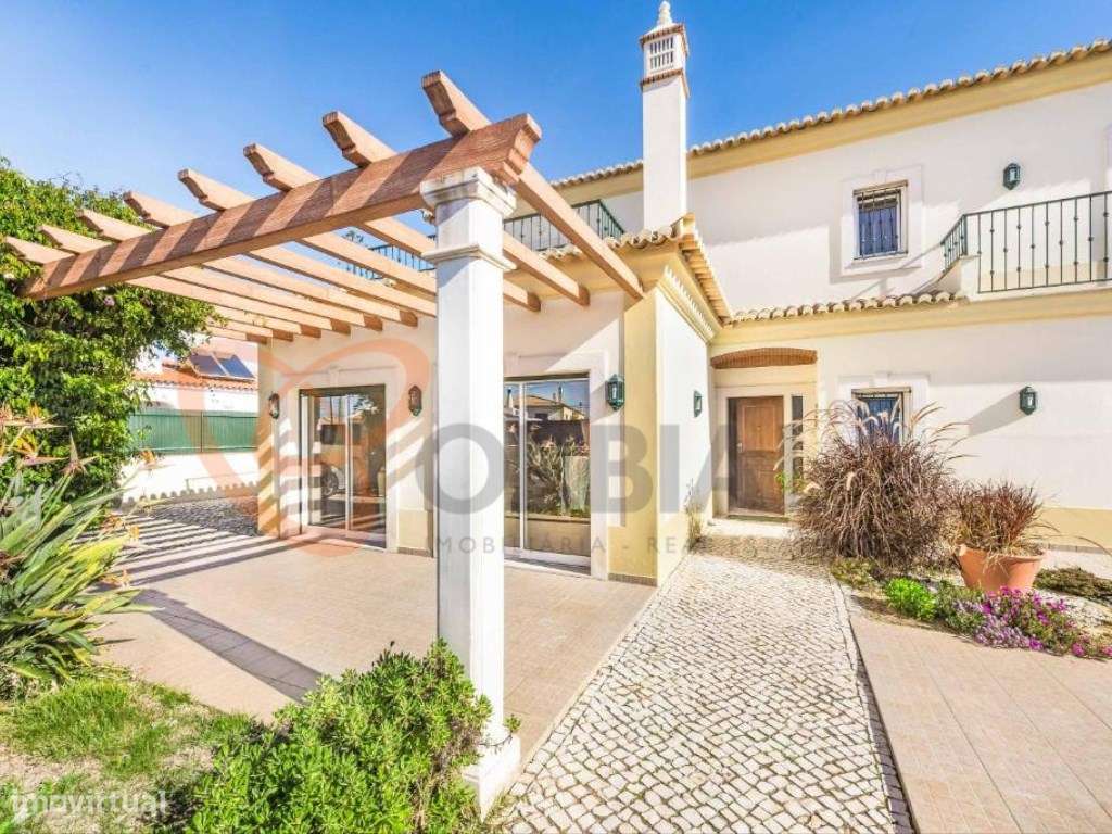 Moradia T4 com Piscina Privada num Lote de 620 m² em Vale de Parra,...-0