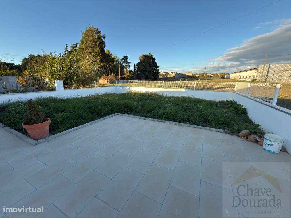 Moradia térrea T3 com garagem e quintal - Vila Nova de Poiares-19