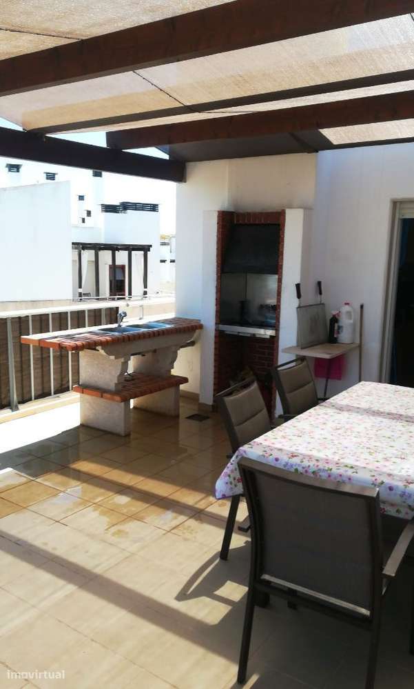 Fantástico apartamento T3, com boas áreas, Santa Luzia-11