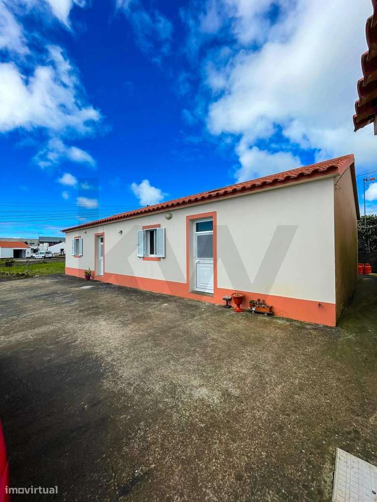 Moradia T3 + 2 Apartamentos T1+1-16