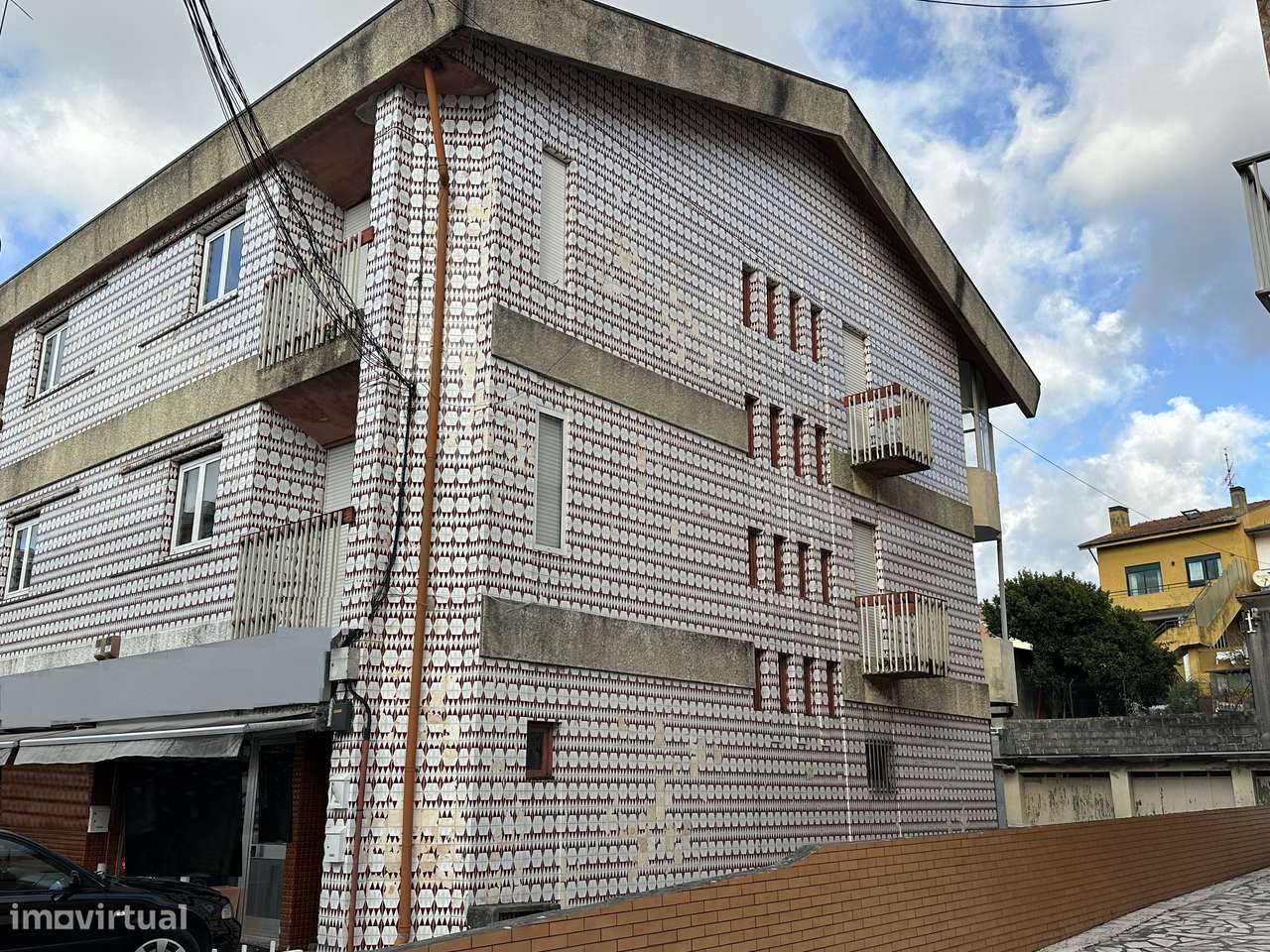 Apartamento T2+1 renovado, com garagem, em boa localização-17