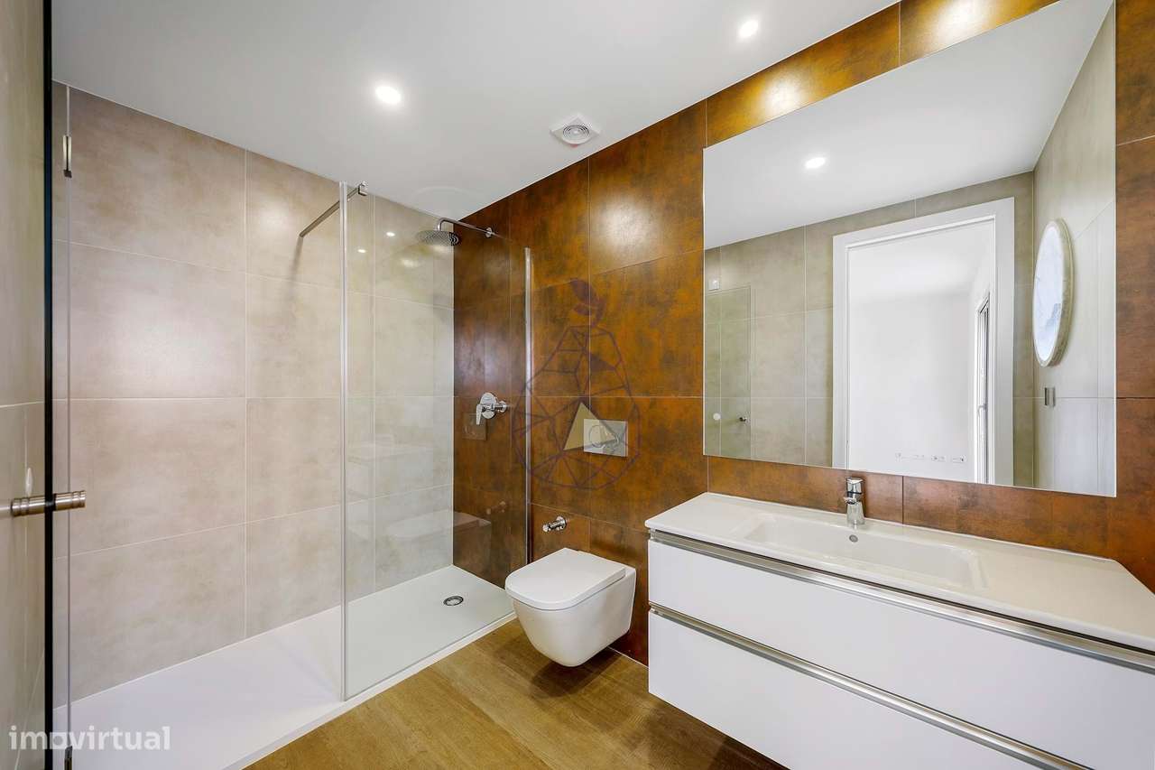 Apartamento T2 Duplex com 2 lugares de estacionamento em Alvor-11