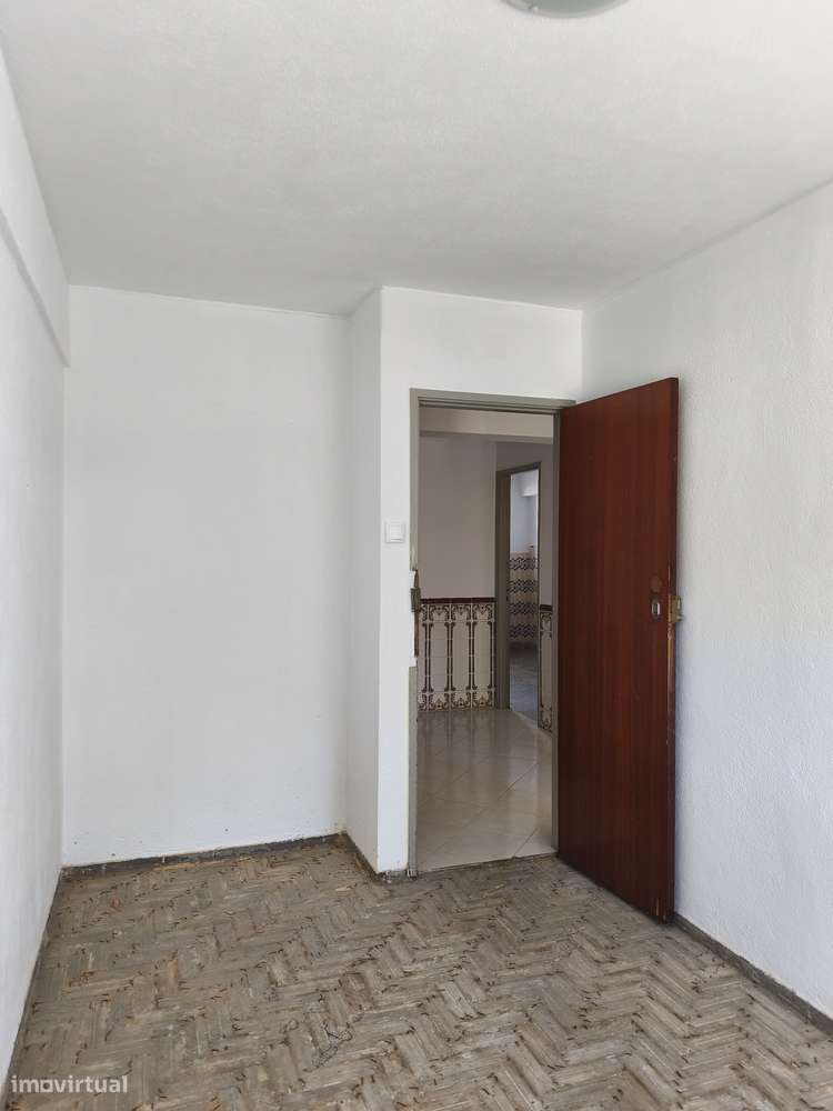 T3  Monte Abraão, varanda fechada, arrecadação e vistas desafogadas.-18