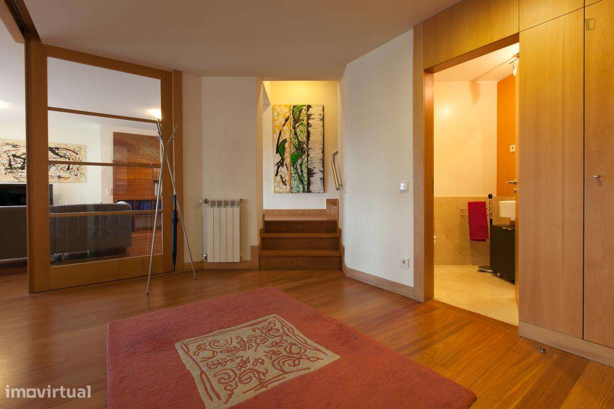 Quarto - localizado em Lordelo do Ouro Porto - Grande imagem: 3/10