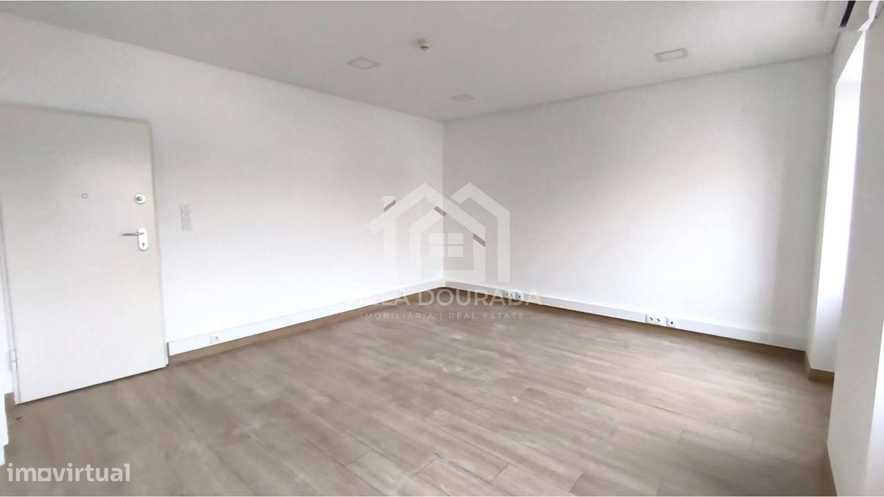 Escritório Renovado na Baixa do Porto-7