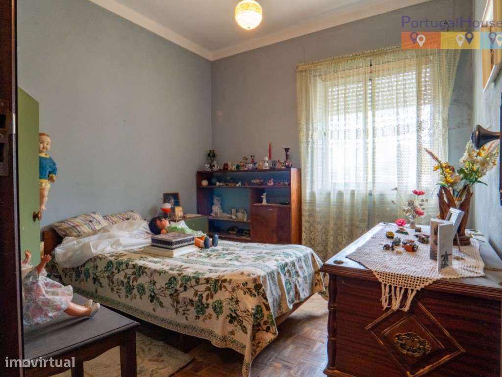 Prédio constituído por 2 apartamentos T2 com entradas independentes...-6