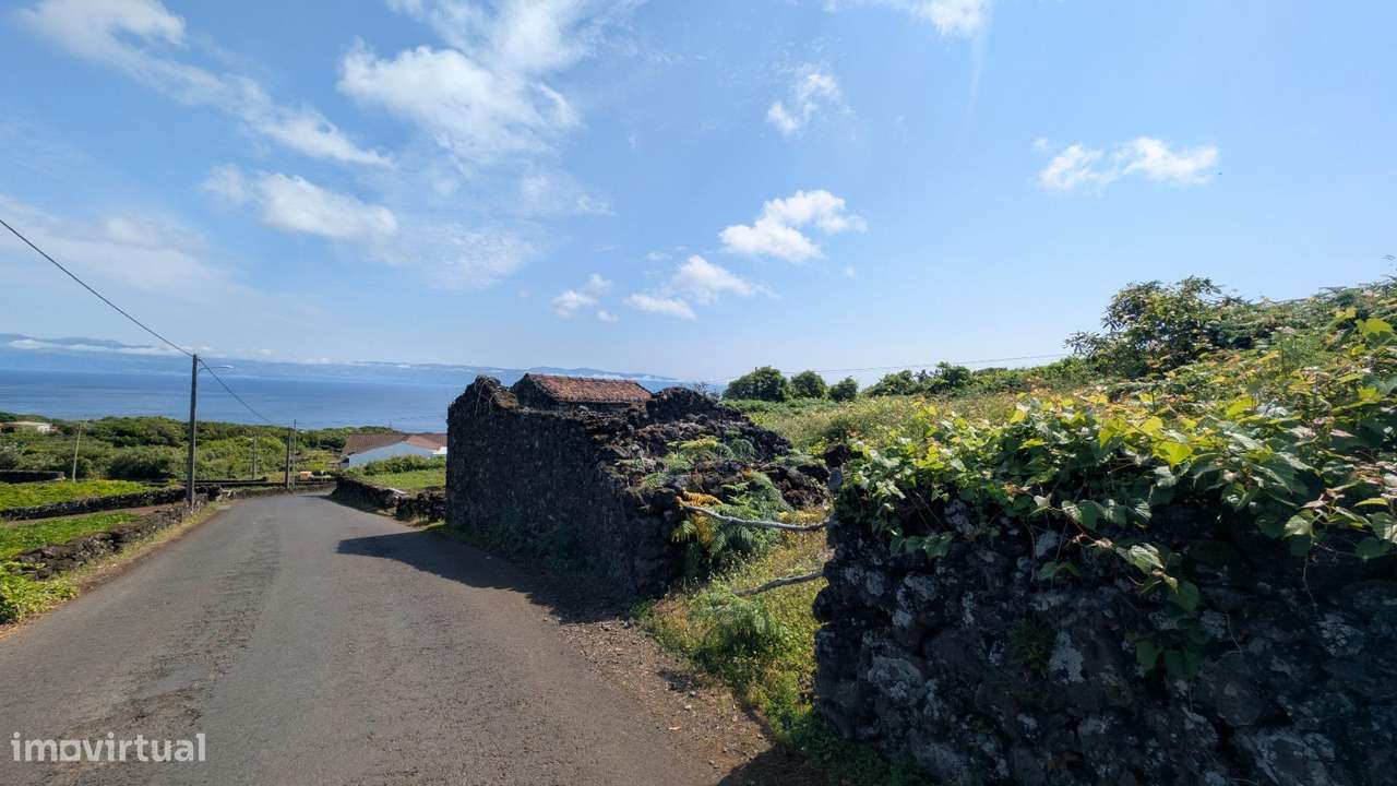 Ruína com Potencial Turístico e Vistas Deslumbrantes na Ilha do Pico-18