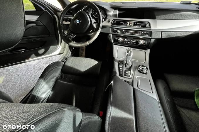 BMW Seria 5 530d xDrive - 14