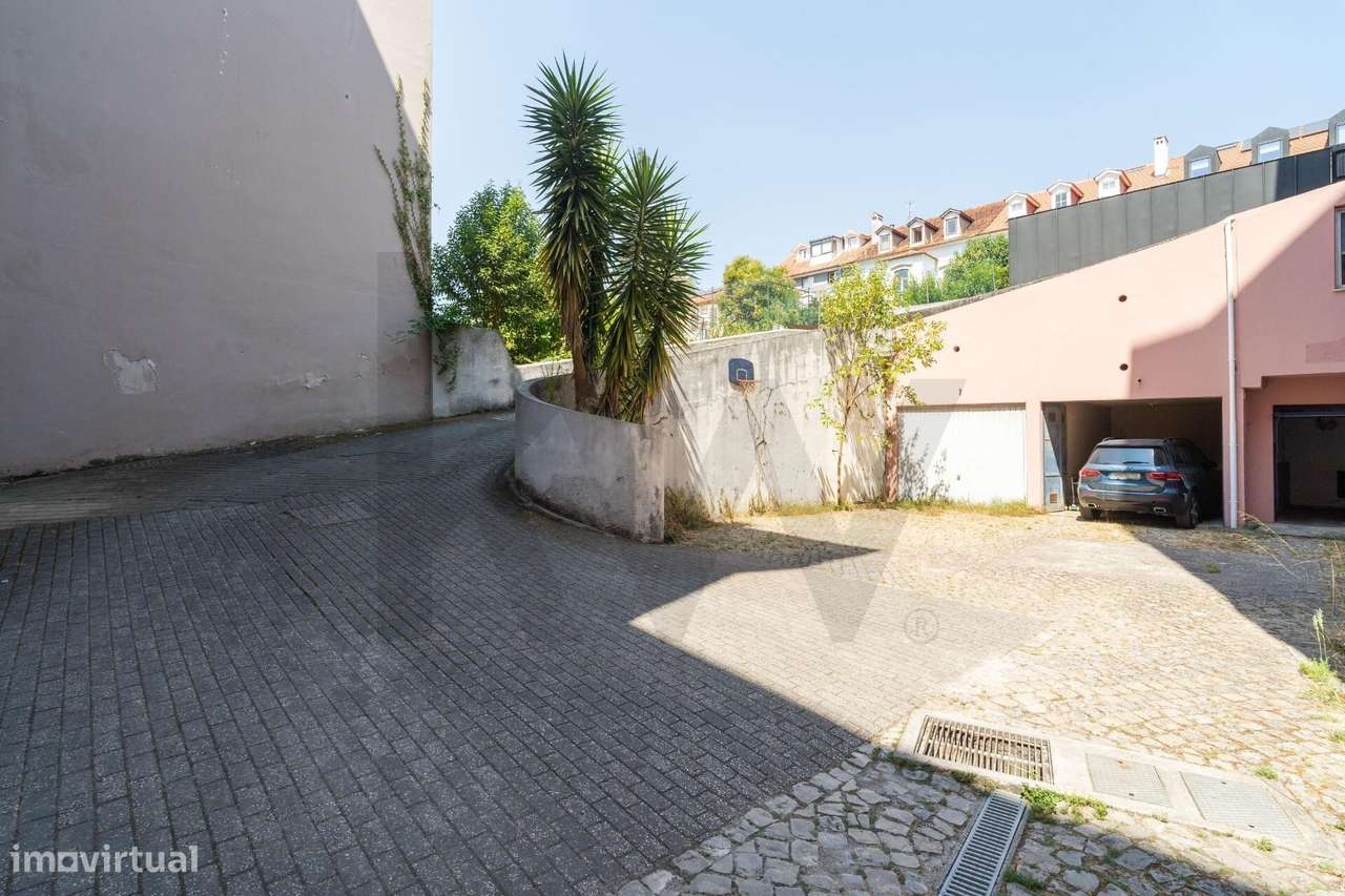 2 Apartamentos T8 + Piso Independente | 3 Garagens | Coimbra-34