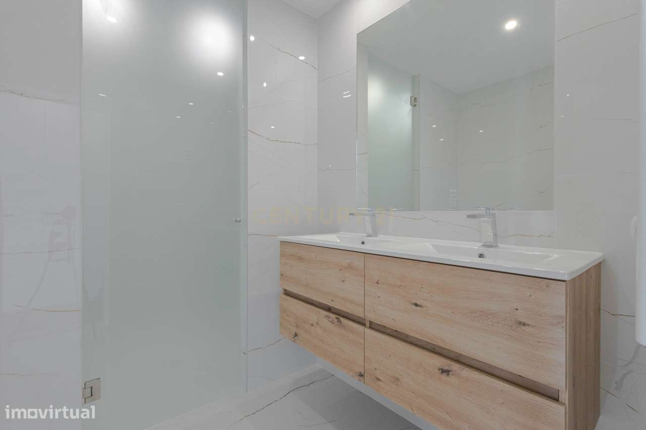 T4 Duplex com vista mar em Espinho-16