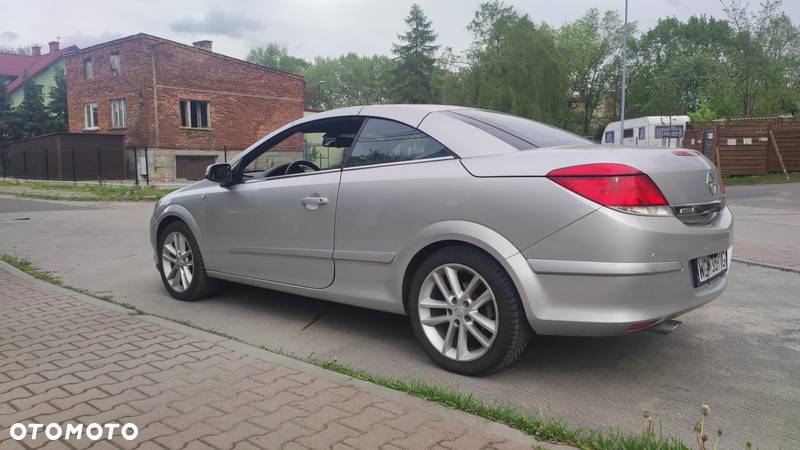 Opel Astra TwinTop 1.8 Enjoy - 2