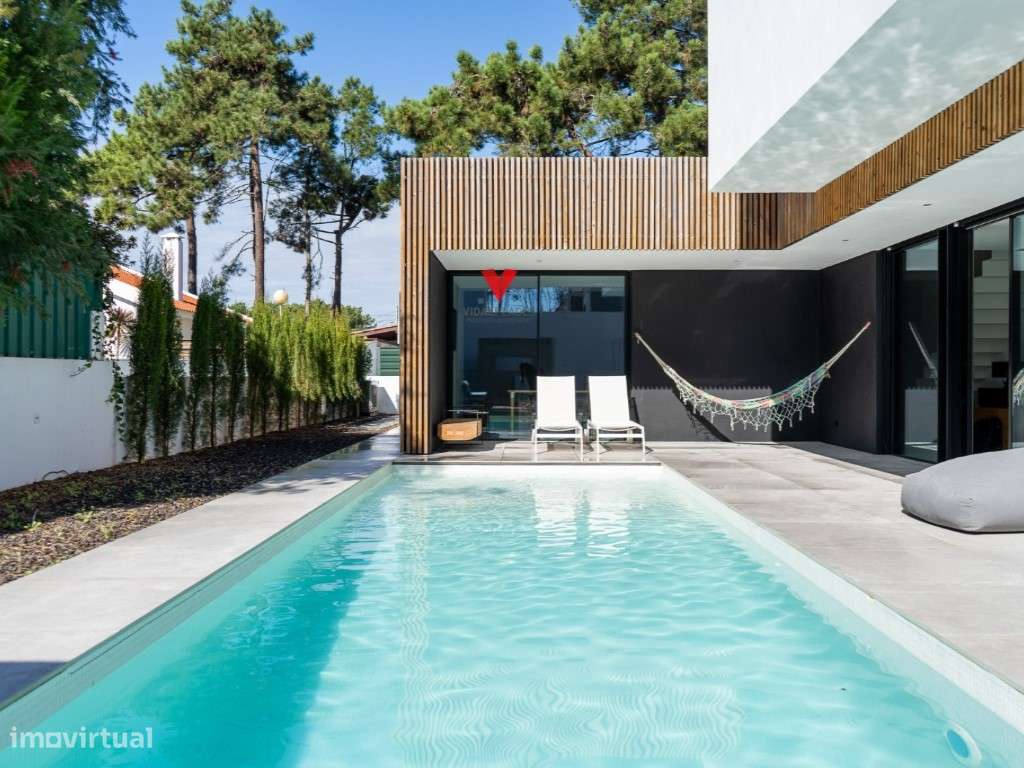 Moradia com Piscina na Aroeira-37