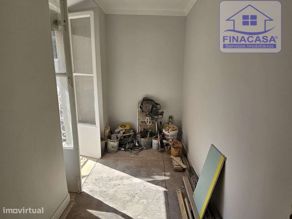 Prédio com 2 habitações e 1 loja de comércio - Baixa de Setúbal-10