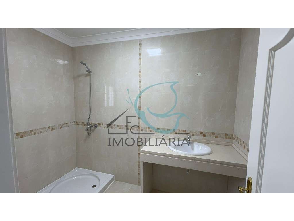 Moradia T5 com Vista para a Serra em Alenquer-29