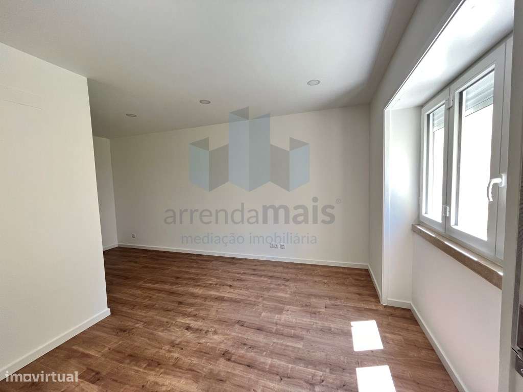 Arrenda-se Apartamento T3, Totalmente remodelado, com cozinha equip... - Grande imagem: 5/20