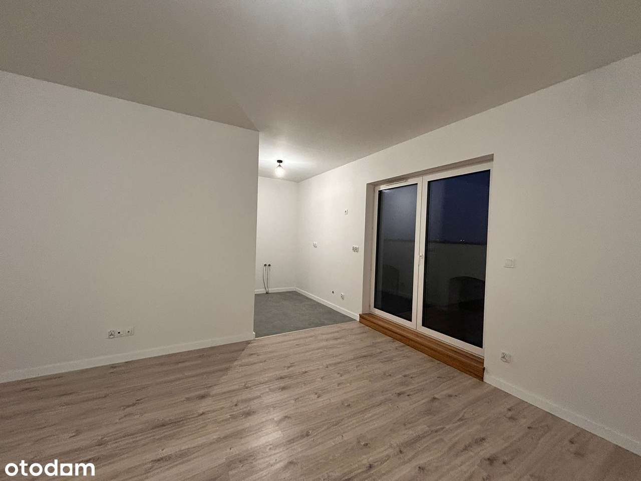 Obniżka ceny Black Week! Kawalerka po remoncie + parking gratis-2