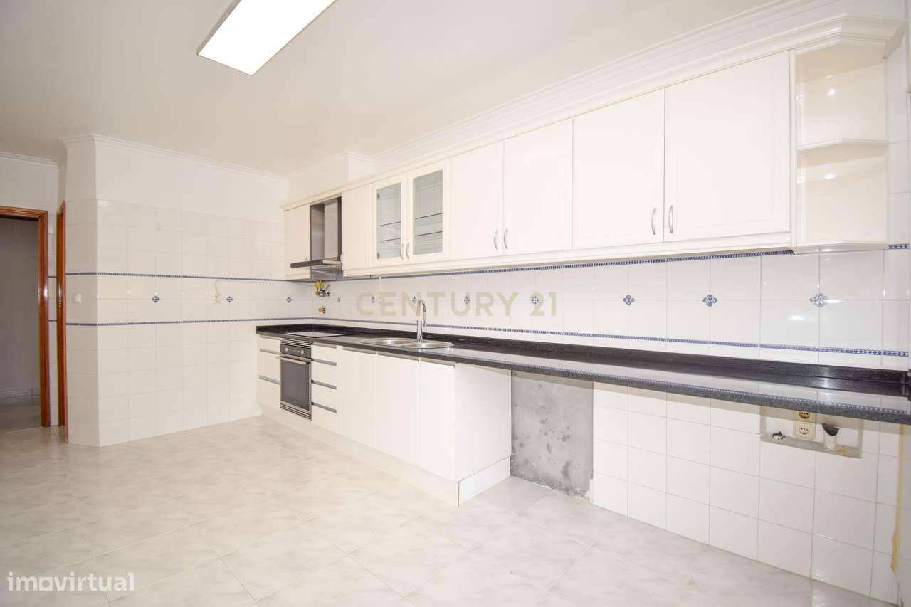 Apartamento T3 à venda em Monte Abrão – Queluz - Grande imagem: 3/29