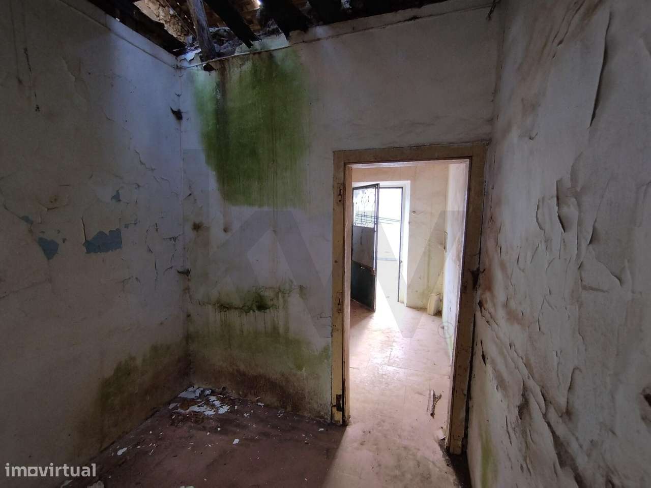 Moradia com Quintal para Renovação no Centro de Monchique - Grande imagem: 5/17