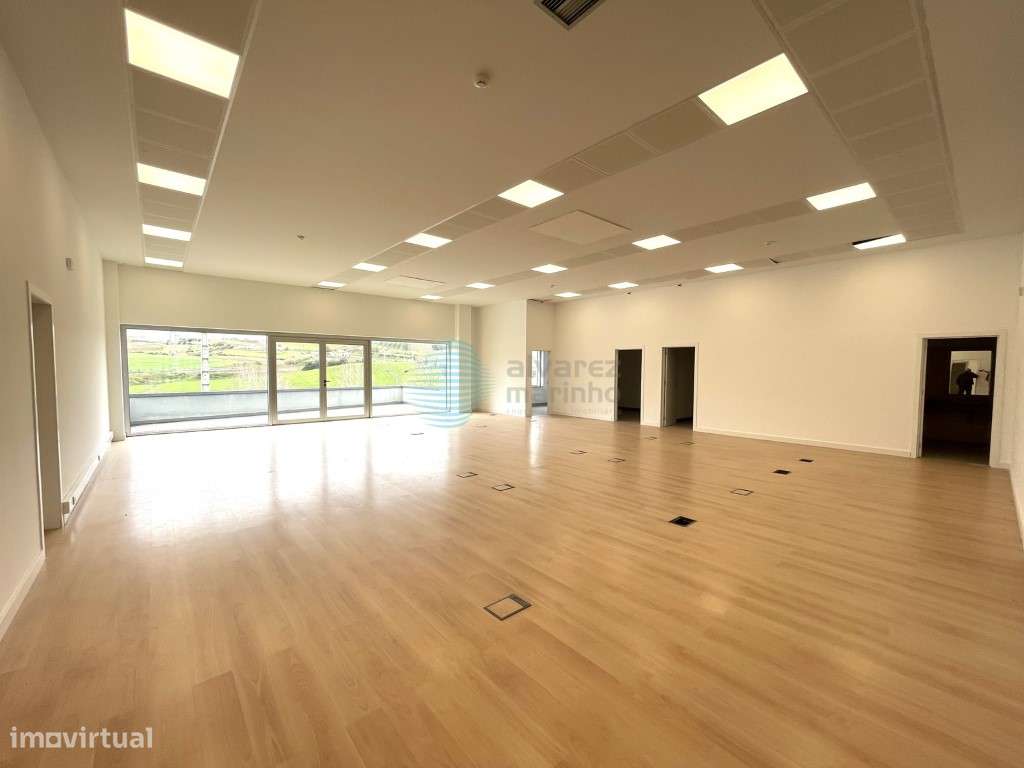 Escritório com 6 lugares de estacionamento em Torres Vedras - Grande imagem: 2/15