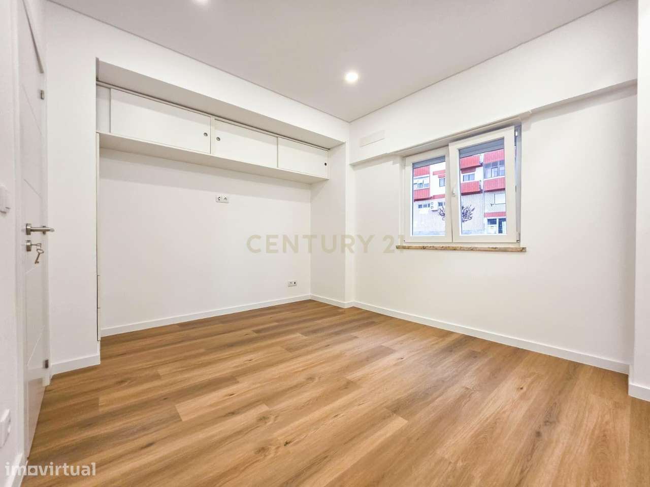 Apartamento Renovado em Setúbal com Vista para a Cidade-21