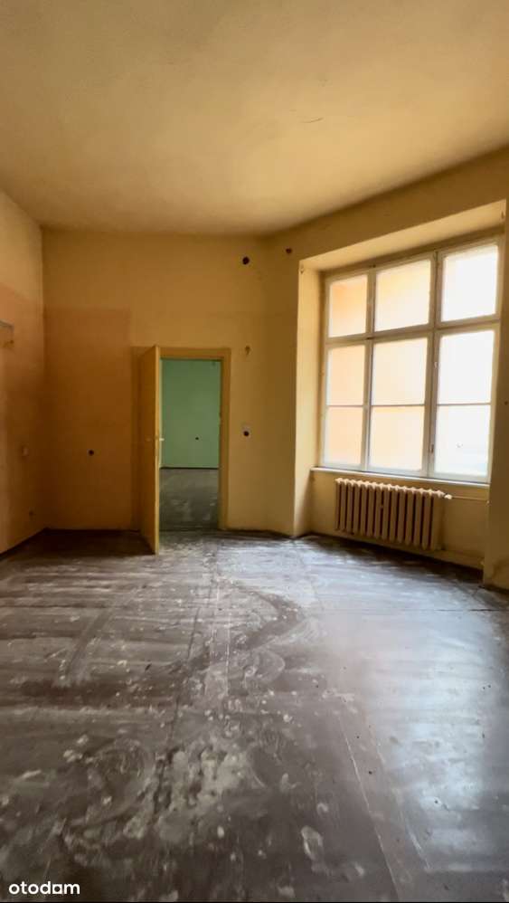 Aleja Fontann // Parter // FRONT-6