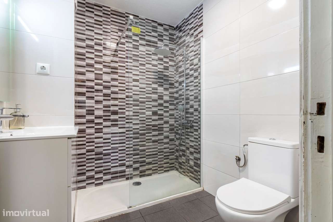 Apartamento T2 Remodelado em Marvila, Lisboa-19