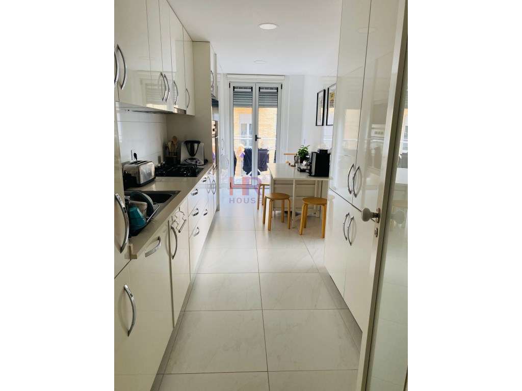 Apartamento T3 em Condomínio Fechado com Garagem e Jardim em Santo ...-3
