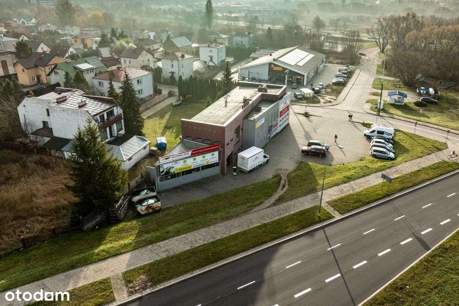 Atrakcyjny budynek komercyjny.-7