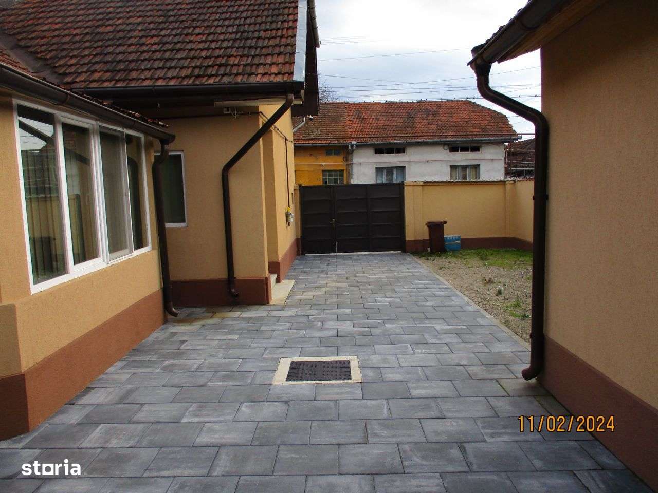 Comision 0 - Casa renovata cu 2 corpuri si gradina in Caransebes-17