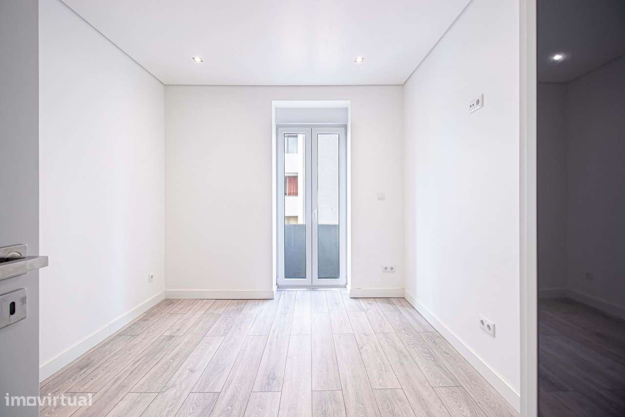 Apartamento T3 Totalmente Remodelado | Bairro de Santos / Rego – Lisbo-13