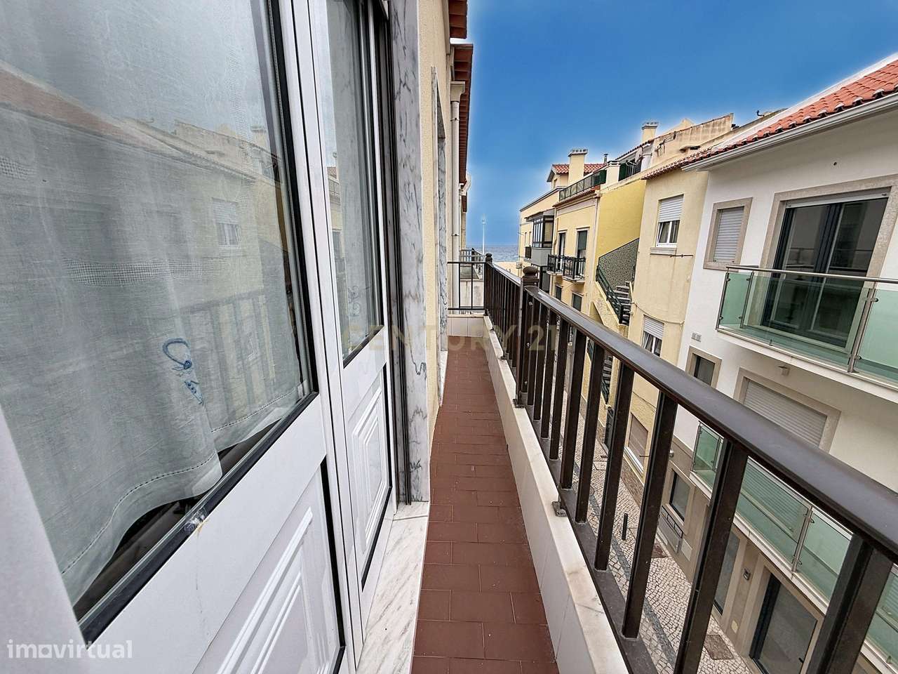 Apartamento T2 no Centro Histórico da Nazaré com Vista Mar-10
