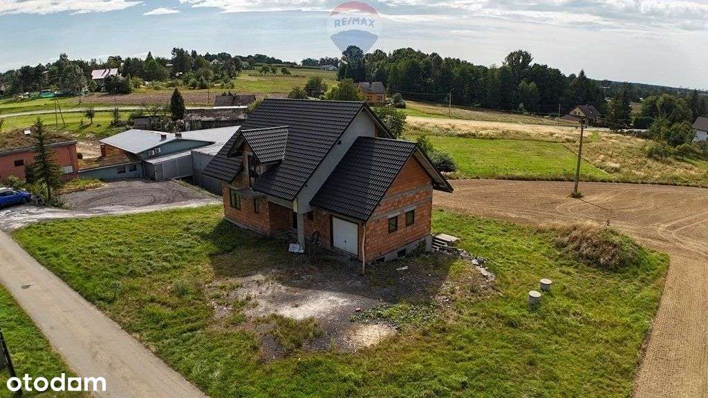 Przestronny dom do wykończenia na dużej działce. - Pełny obrazek: 1/20