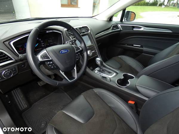 Ford Mondeo - 38